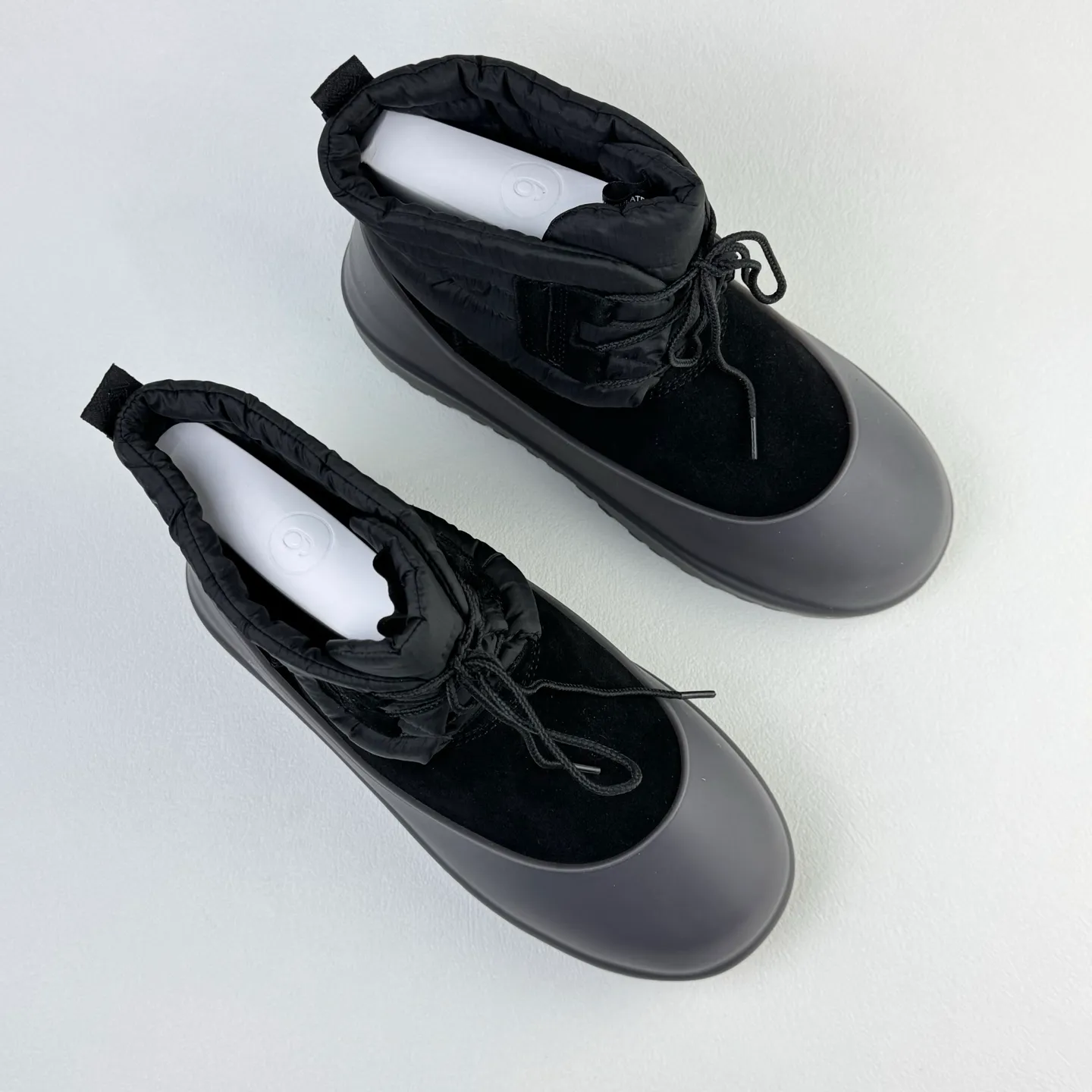 Pick up locally 💰760 Core recommendation Good price Size correction Men's and women's shoes UGG Mini Lace-Up Weather dual-purpose detachable winter neutral snow boots 1120849 Overseas shopping high-end retail version Combination midsole is lightweight and non-slip Real sheep fur integrated Size: 35 36 37 38 39 40 41 42 43 44 45 46